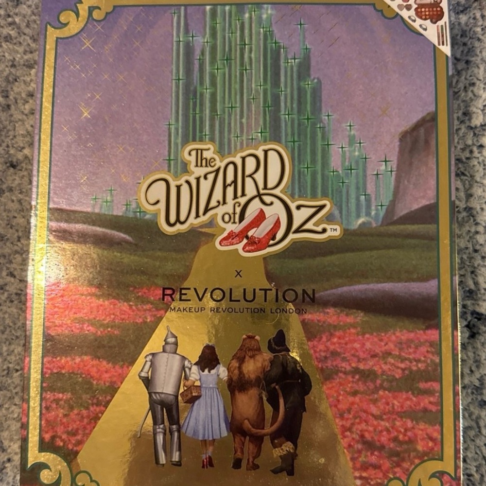 Revolution x The Wizard of Oz Makeup Palette